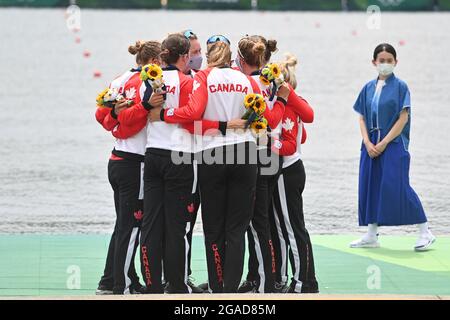 Tokyo, Japan. 30th July, 2021. Award ceremony: The eighth from Canada (CAN), winner, Olympic champion, 1st place, gold medal, gold medalist, Olympic champion, gold medalist, with ROMAN Lisa, GRUCHALLA-WESIERSKI Kasia, ROPER Christine, PROSKE Andrea, GRAINGER Susanne, MAILEY Madison, PAYNE Sydney, WASTENEYS Avalon, KIT Kristen jubilation, cheering, joy, cheers, F8-, women's eighth, Women`s Eight, finals, rowing, rowing, on 07/30/2021, Sea Forest Waterway. Olympic Summer Games 2020, from 23.07. - 08.08.2021 in Tokyo/Japan. Â Credit: dpa/Alamy Live News Stock Photo